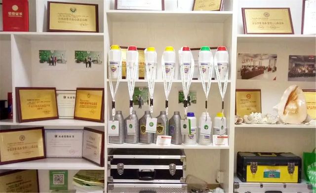 李總美博士門(mén)店證書(shū)展墻