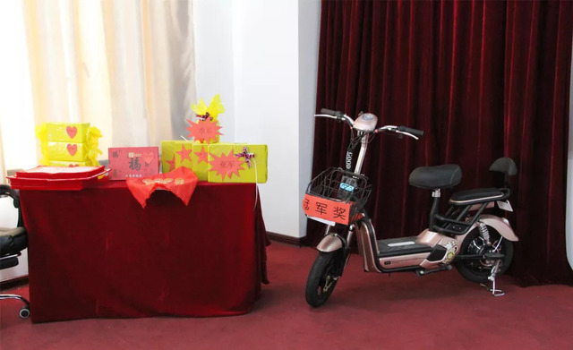 乾港集團八月員工表彰大會(huì ) 乾港集團八月員工表彰大會(huì )